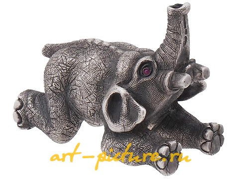 俄罗斯银, 俄罗斯的银色河马雕像，眼睛镶嵌着红宝石。