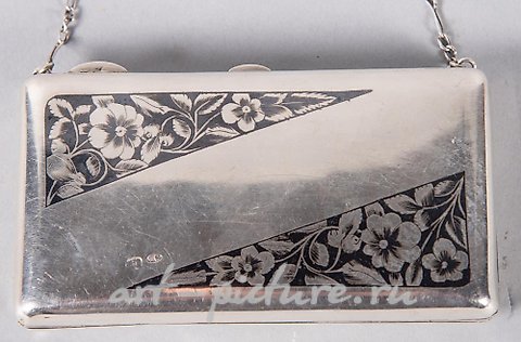 俄罗斯银, 古董俄罗斯银制手袋，风格为新艺术运动