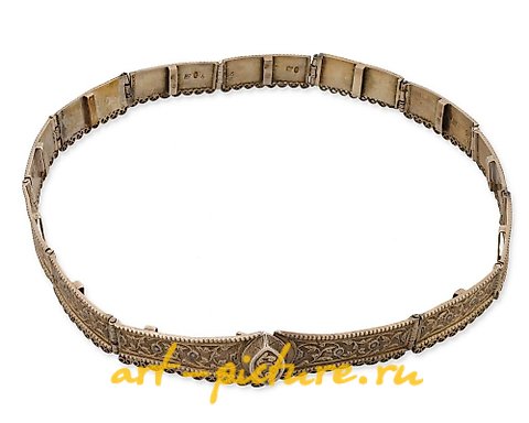 俄罗斯银, 俄罗斯银饰品，采用珐琅、丝绸和金属线制成。