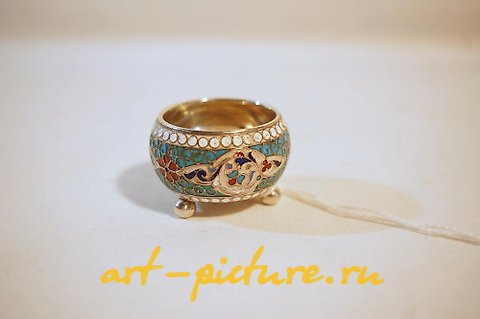 俄罗斯银, 俄罗斯银质和珐琅开放式盐罐，19世纪古斯塔夫·克林格塔制作。