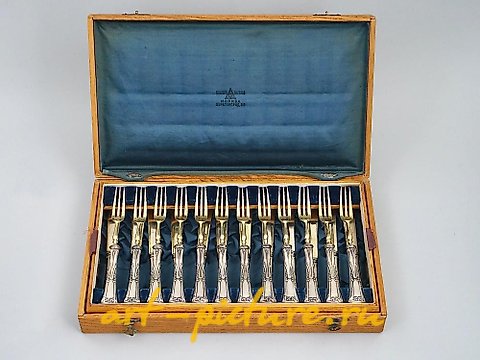 俄罗斯银, 俄罗斯银餐具套装，镀金，原装盒装。