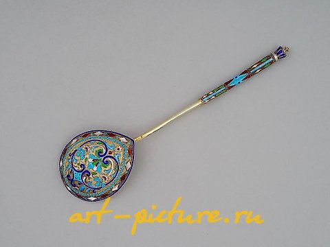 俄罗斯银, 俄罗斯银制糖罐，由伊万·萨尔季科夫的尼罗装饰。