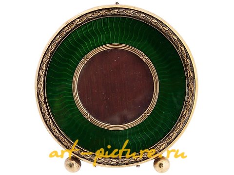 俄罗斯银, 俄罗斯银制相框，镶有琺瑯装饰。