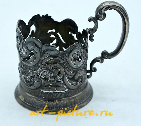 俄罗斯银, 古董俄罗斯银杯，由银和玻璃制成。