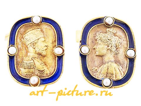 俄罗斯银, 镀金的银质袖扣纽扣，带有尼古拉二世的珐琅装饰。