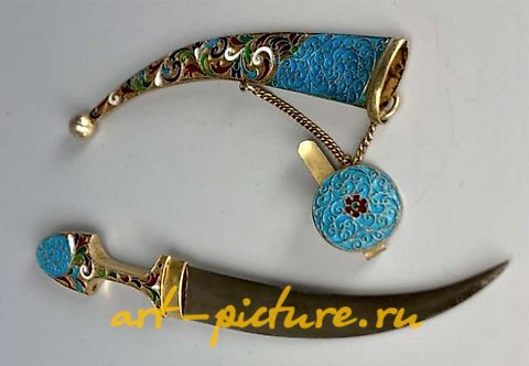 俄罗斯银, 十九世纪的俄罗斯84银琺瑯别针与匕首