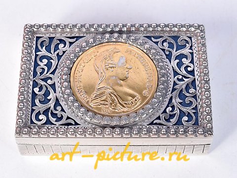 Russian silver, AN ANTIQUE RUSSIAN SILVER COIN BOX. 40 grams. 6.5 cm x 2.5 cm...