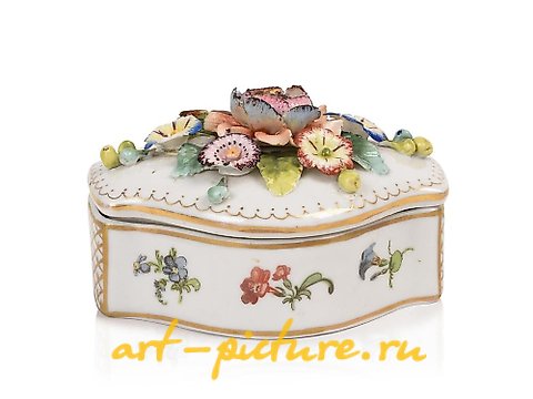 维也纳皇家瓷器, 中国青花瓷龙纹碗。