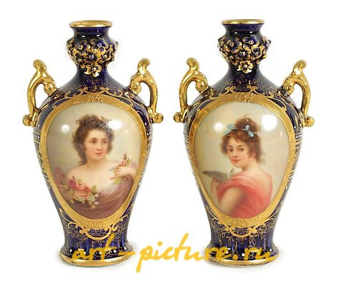 维也纳皇家瓷器, 一对19世纪末维也纳风格镀金和皇家蓝色...