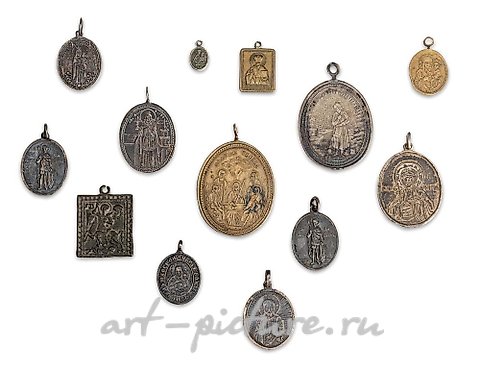Русское серебро, ВОСЕМЬ СЕРЕБРЯНЫХ НАПЕРСНЫХ ИКОН, РОССИЯ, 19-20 ВЕКА