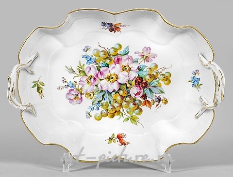 O f f e r i n g   d i s h   w i t h   f r u i t   a n d   f l o w e r   p a i n t i n g   i n   t h e   s t y l e   o f