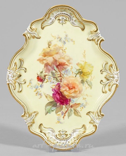 Small ornamental tablet with virtuoso Braunsdorfer flower painting.