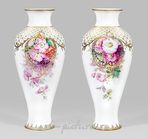 Great Meissen decorative vase with delicate floral painting.