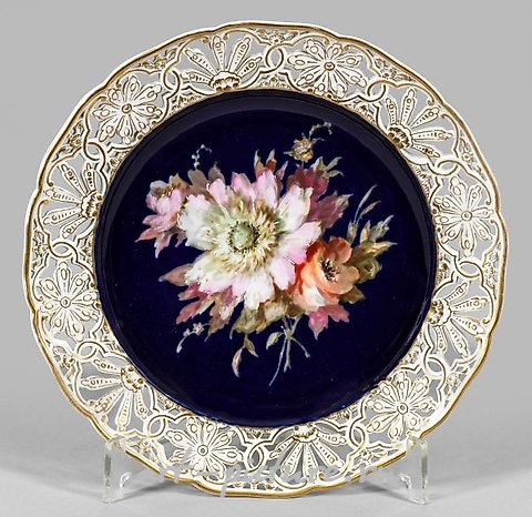 Magnificent ornamental plate with poppy flower decoration