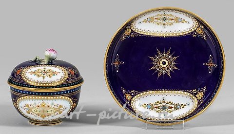 Magnificent decorative lid cup with jewel decoration in enamel painting.