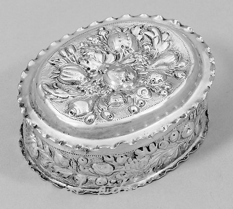 小巧的巴洛克风格盒子