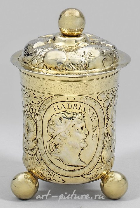 巴洛克风格的盖碗球脚杯