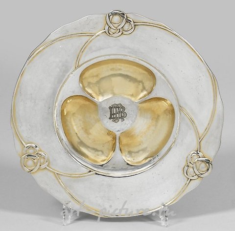 青年风格装饰盘