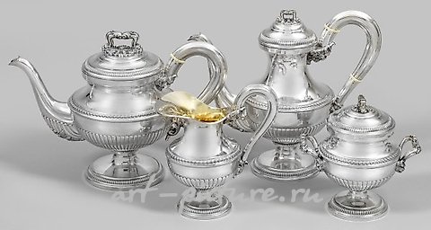 装饰性的帝国风咖啡和茶具服务