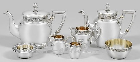 在帝国风格中，我们提供丰富的咖啡和茶服务。