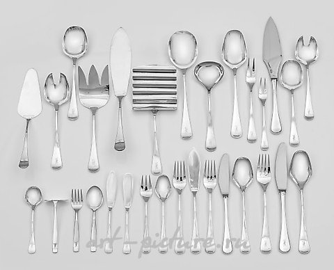Extensive, elegant table cutlery.