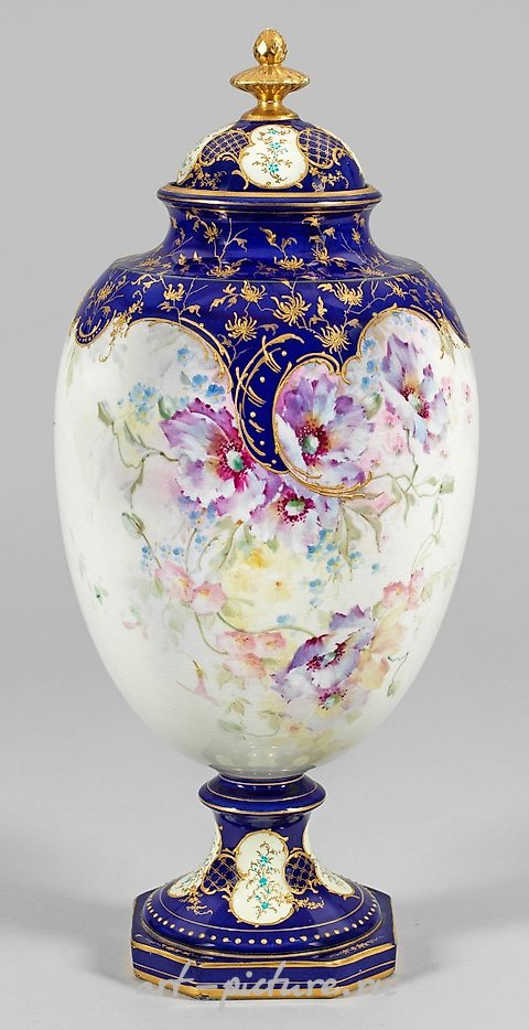 Belle Epoque lid vase with floral decoration by Mehlém.
