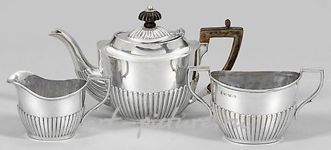 在女王安妮风格中的茶服务