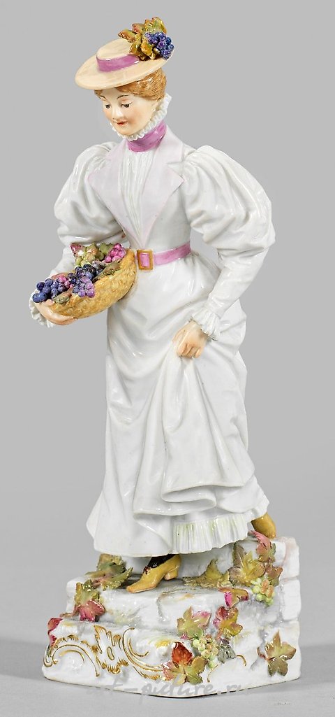 "Extremely rare figure 'At the Vineyard'. Original title"