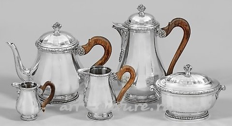 精致而丰富的咖啡和茶服务