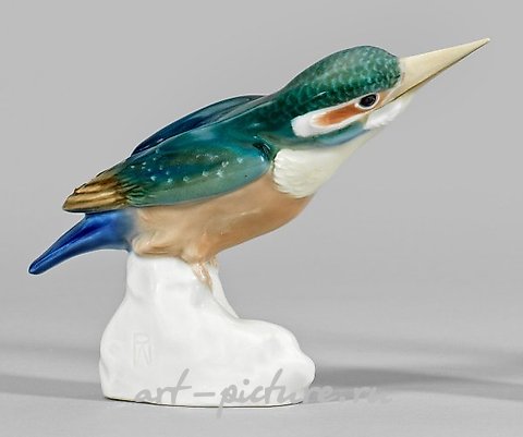 The German word "Eisvogel" translates to English as "kingfisher." The term "Eisvogel" is derived from the combination of the words "Eis" (ice) and "Vogel" (bird). The kingfisher is a magnificent bird known for its vibrant and striking colors. Its plu
