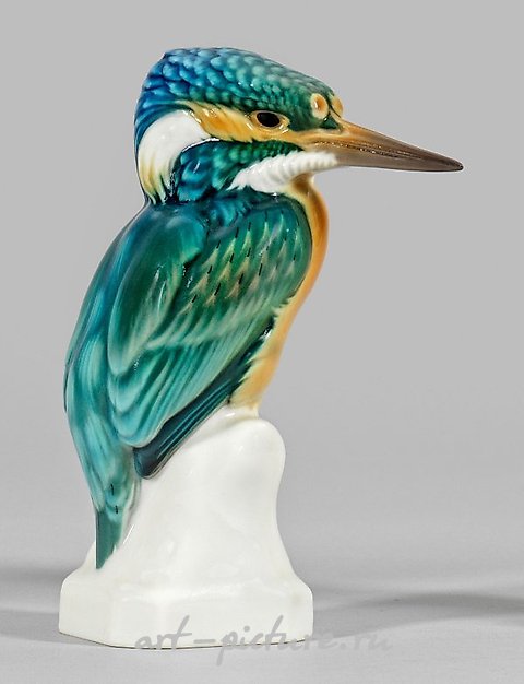 The German word "Eisvogel" translates to English as "kingfisher." The term "Eisvogel" is derived from the combination of the words "Eis" (ice) and "Vogel" (bird). The kingfisher is a small, colorful bird known for its vibrant plumage and remarkable h