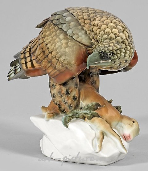 Lot 581: Art Nouveau animal group "Eagle with a Laid Hare"