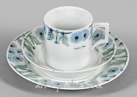 Lot 599: Art Nouveau tableware set with "Primrose Pattern" decoration.