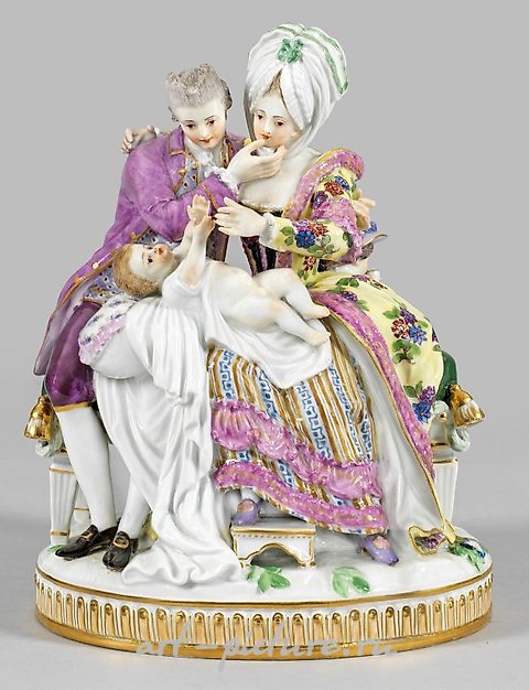 Round and perceptive figure group "The Joys of Marriage"