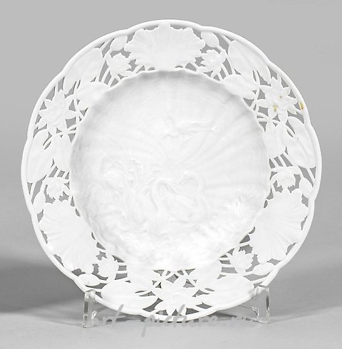 Decorative plate with swan service decor