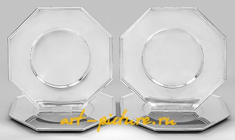 Sentence of eight elegant place settings.