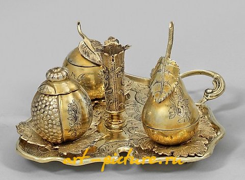 Writing utensil in the Rococo style