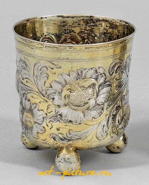 Small Baroque ball-foot cup
