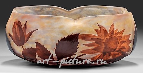 Decorative bowl with dahlia decoration by Daum Frères
