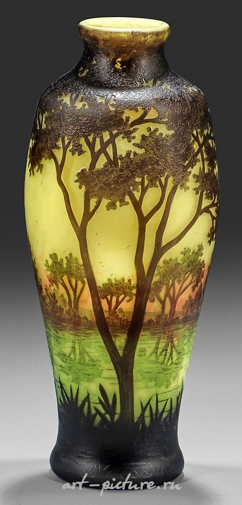 Art Nouveau decorative vase with lakeside landscape "Paysage lacustre"