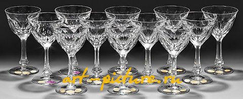 Sentence: Satz von zwölf Moser-Sherriegläsern - "Lady Hamilton Gold"

Translation: Set of twelve Moser Sherry glasses - "Lady Hamilton Gold"

In this sentence, we have a description of a set of twelve Moser Sherry glasses, specifically the "Lady Hami