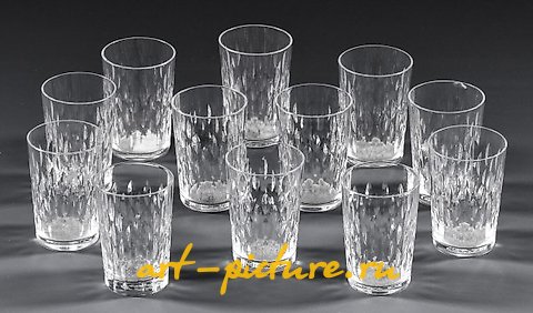 Sentence: "Satz von zwölf Baccarat-Schnapsgläsern."

Translation: "Set of twelve Baccarat schnapps glasses."

Translation in art connoisseur style: "Behold, a magnificent ensemble of twelve exquisite Baccarat schnapps glasses."