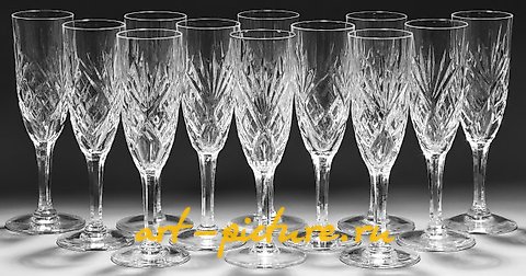 Sentence: Set of twelve Saint-Louis Champagne flutes "Chantilly"

Translation: This exquisite collection consists of twelve Saint-Louis Champagne flutes, known as "Chantilly".
