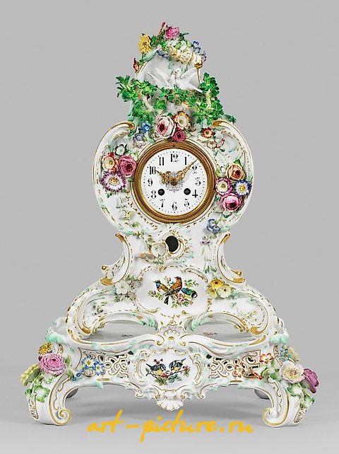 Magnificent Meissen porcelain clock with plastic decoration.