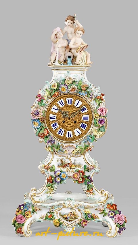 Great magnificent porcelain pendulum with cupids by Meissen.