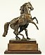 "驯马人类"雕塑群中的四个雕塑之一