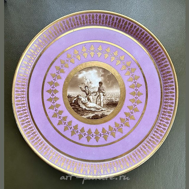达戈蒂盘，装饰有基于让-阿贝尔·贝尔纳尔德·德·圣皮埃尔小说《波尔和维尔吉尼亚》的图案。