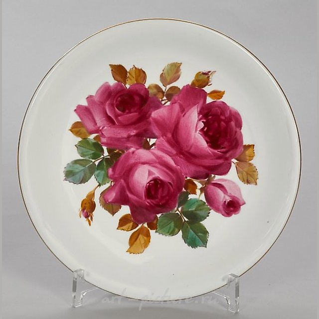 Decorative plate with rose decoration