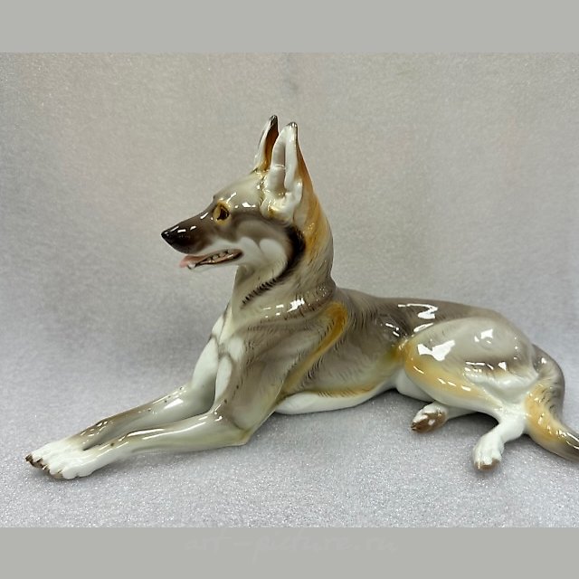 瓷制雕像 "德国牧羊犬"。Nymphenburg