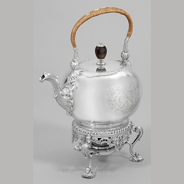 High-quality George III hot water kettle with rechaud.
